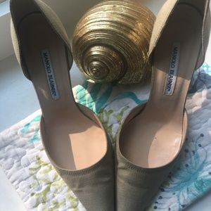 Authentic Manolo Blahnik Olive Pumps - like new!